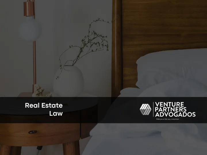 Explore the new rules for Short-Term Rentals (AL) in Portugal. Leandro Mendes Cordeiro (VPA) analyzes license transferability and new municipal powers.