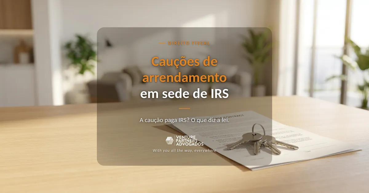 Chaves e contrato de arrendamento sobre uma mesa, ilustrando a caução de renda